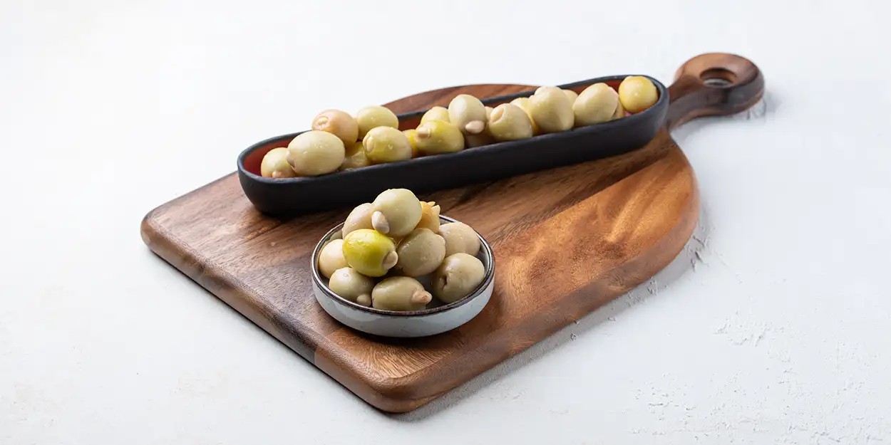 Badem Dolgulu Yeşil Zeytin